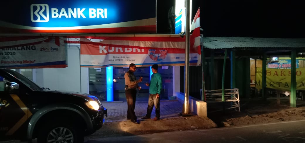 Dialogis Dengan Penjaga Malam ATM,Polisi Ingatkan Agar Tetap Waspada