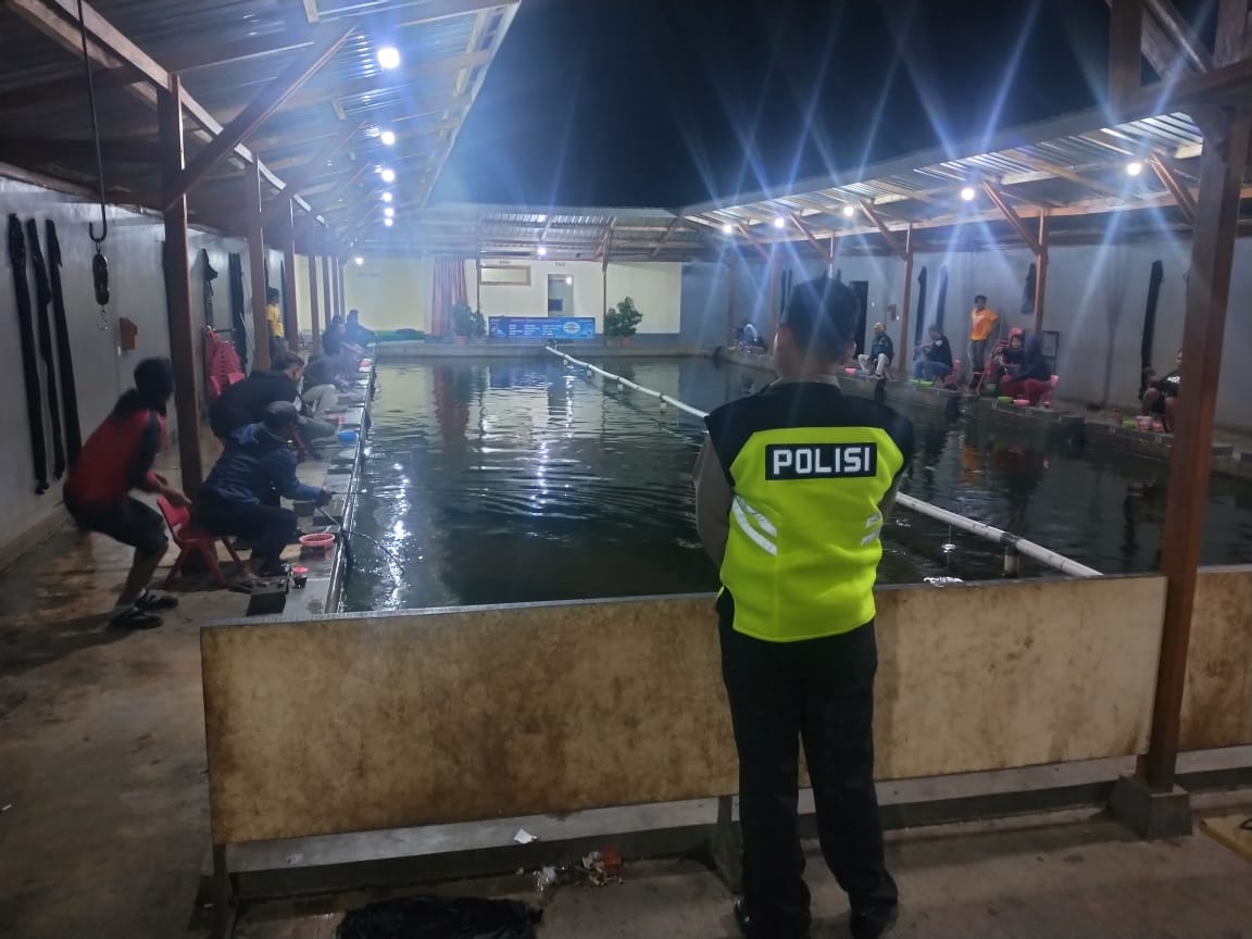 Patroli Polisi Sambang Kolam Pemancingan ,Antisipasi Curanmor