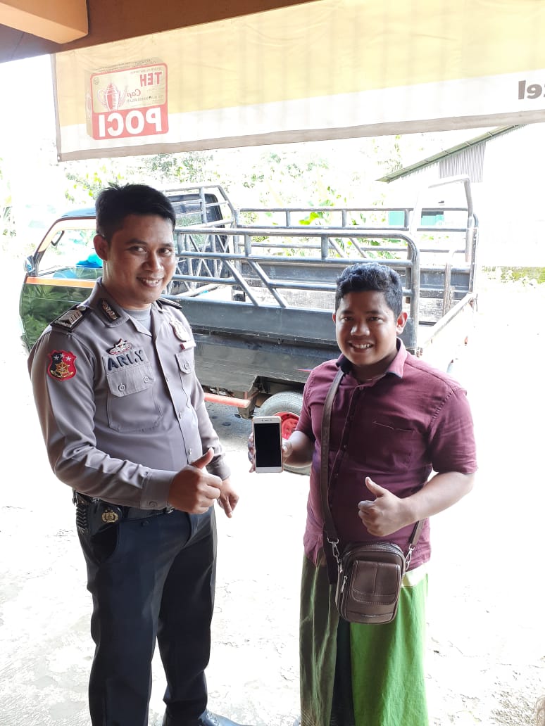 Polsek Watukumpul memberikan sosialisasi Aplikasi News Smile Police Jogo Wargo Jogo Negoro kepada masyarakat