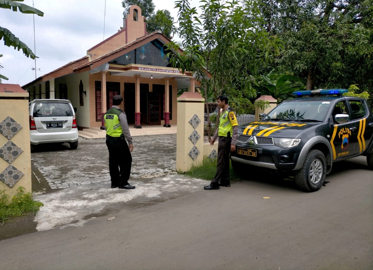 Personil Polsek Taman Polres Pemalang Lakukan Patroli Rutin Ke Tempat Ibadah / Gereja Guna Jaga Kondusifitas Wilayah