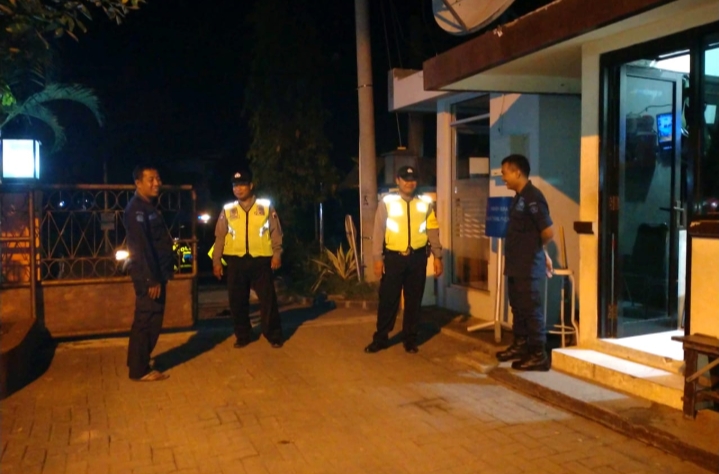 Patroli Polsek Taman Polres Pemalang Dialogis Dengan Security Kantor Imigrasi
