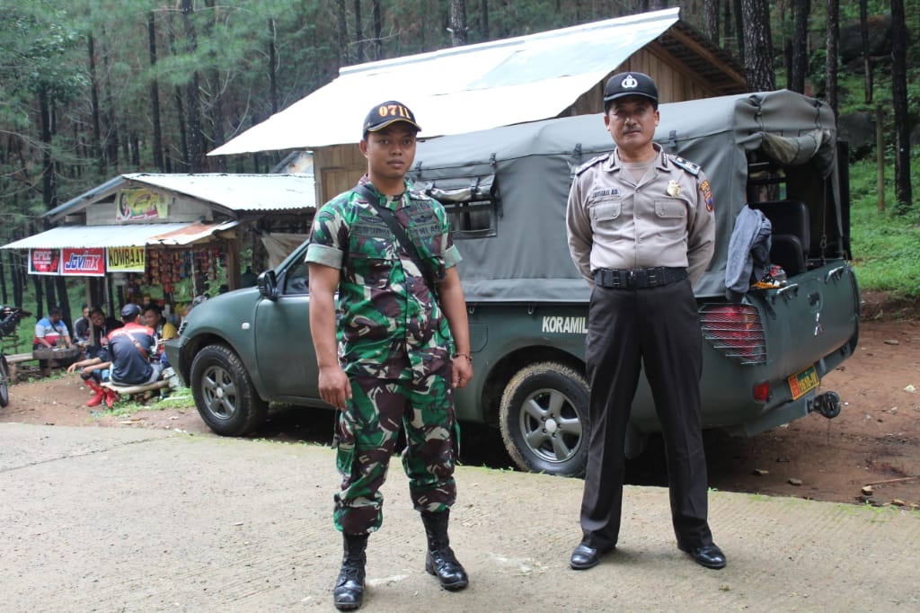 Sinergitas Polsek Watukumpul dan Koramil Watukumpul patroli di kawasan hutan Desa Wisnu