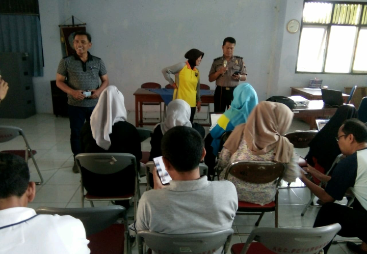 Kapolsek Petarukan Sosialisasikan Aplikasi Jogo Wargo Jogo Negoro Di Kantor Kecamatan