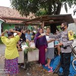 Bhabinkamtibmas Polsek Petarukan Berikan Masker Gratis Kepada Warga Desa Kendalrejo