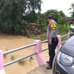Antisipasi Bencana Banjir, Patroli Polsek Taman Cek Debit Air Sungai