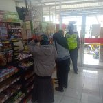 Antisipasi Tindak Kriminalitas ,Polisi Patroli Minimarket