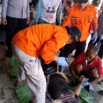 Polsek Ulujami Mendatangi Tkp Penemuan Jenazah Dialiran Sungai Kali Comal Desa Mojo Kecamatan Ulujami.