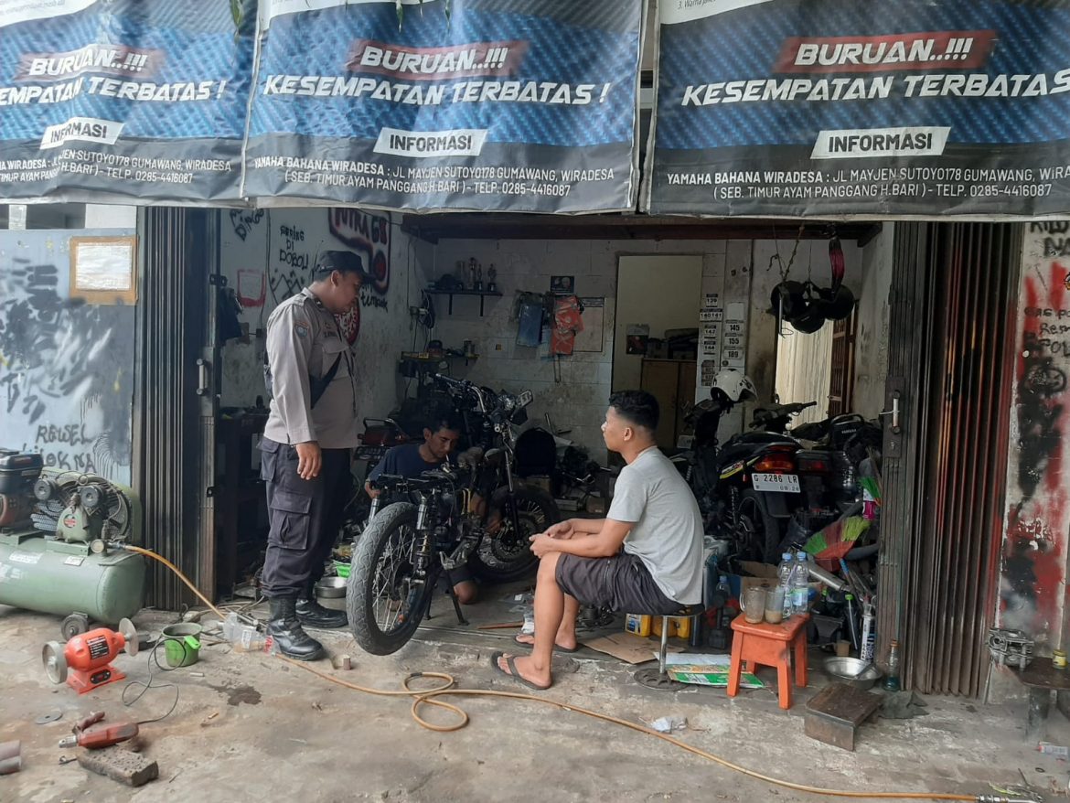 Personil Polres Pemalang menyambangi beberapa Penjual Aksesoris Kendaraan sepeda motor dan menemukan sejumlah pemilik kendaraan yang menggunakan knalpot brong
